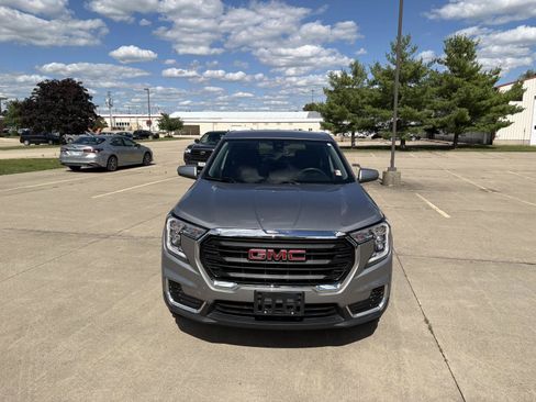 Used 2024 GMC Terrain SLE AWD/4WD image 18
