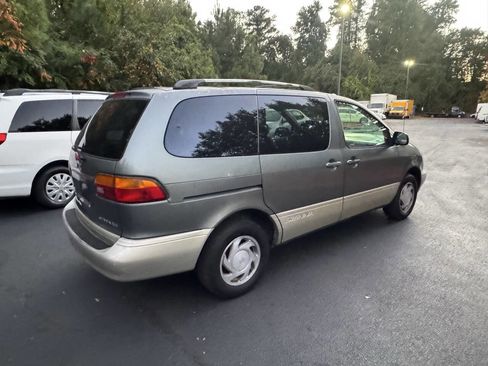 Used 1998 Toyota Sienna XLE image 5