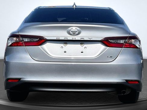 Used 2021 Toyota Camry LE FWD image 4