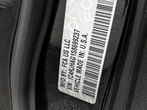 Certified 2025 Jeep Grand Cherokee Altitude AWD/4WD image 35
