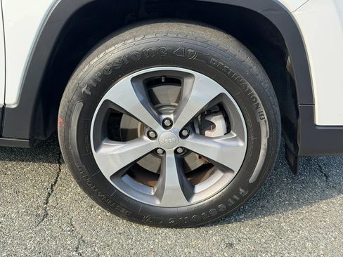 Used 2020 Jeep Cherokee Limited AWD/4WD image 9
