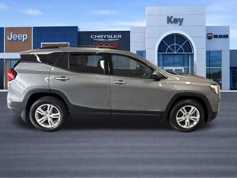 Used 2019 GMC Terrain SLE w/ Driver Convenience Package AWD/4WD image 9