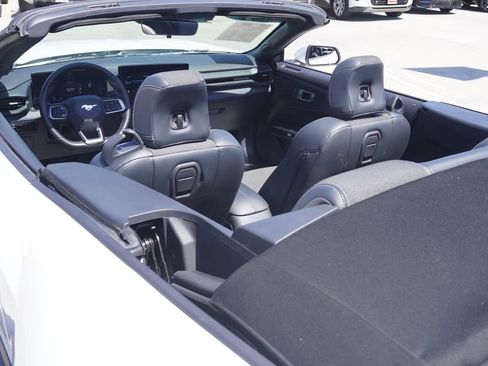 Used 2025 Ford Mustang Convertible RWD image 8