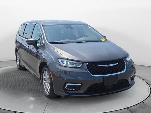 Used 2023 Chrysler Pacifica Touring-L FWD image 7