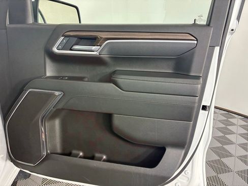 Used 2025 Chevrolet Silverado 1500 LT AWD/4WD image 27