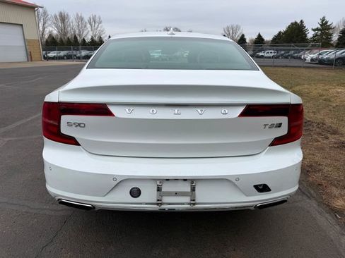 Used 2018 Volvo S90 T8 Inscription w/ Convenience Package image 2