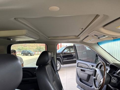 Used 2008 Buick Enclave CXL w/ Entertainment Package #4 image 9