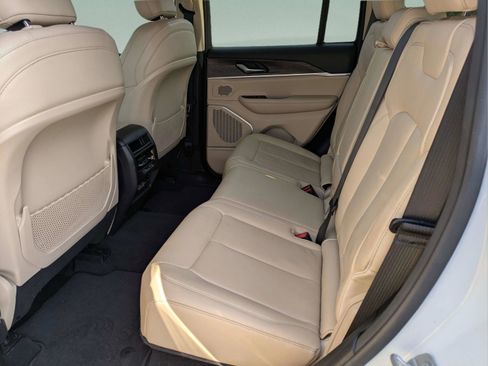 Used 2022 Jeep Grand Cherokee Limited image 13