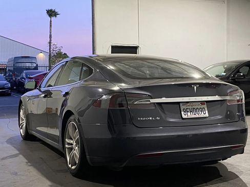 Used 2015 Tesla Model S 70D image 2