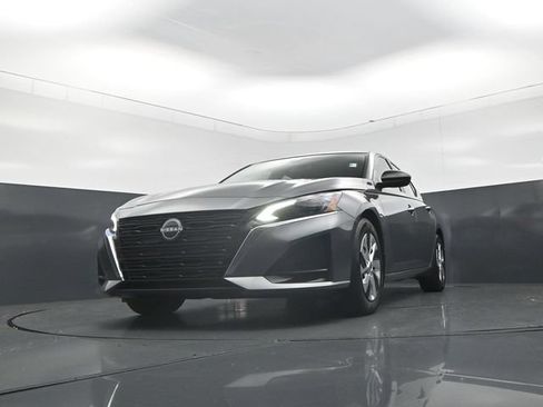 Used 2025 Nissan Altima 2.5 S FWD image 31