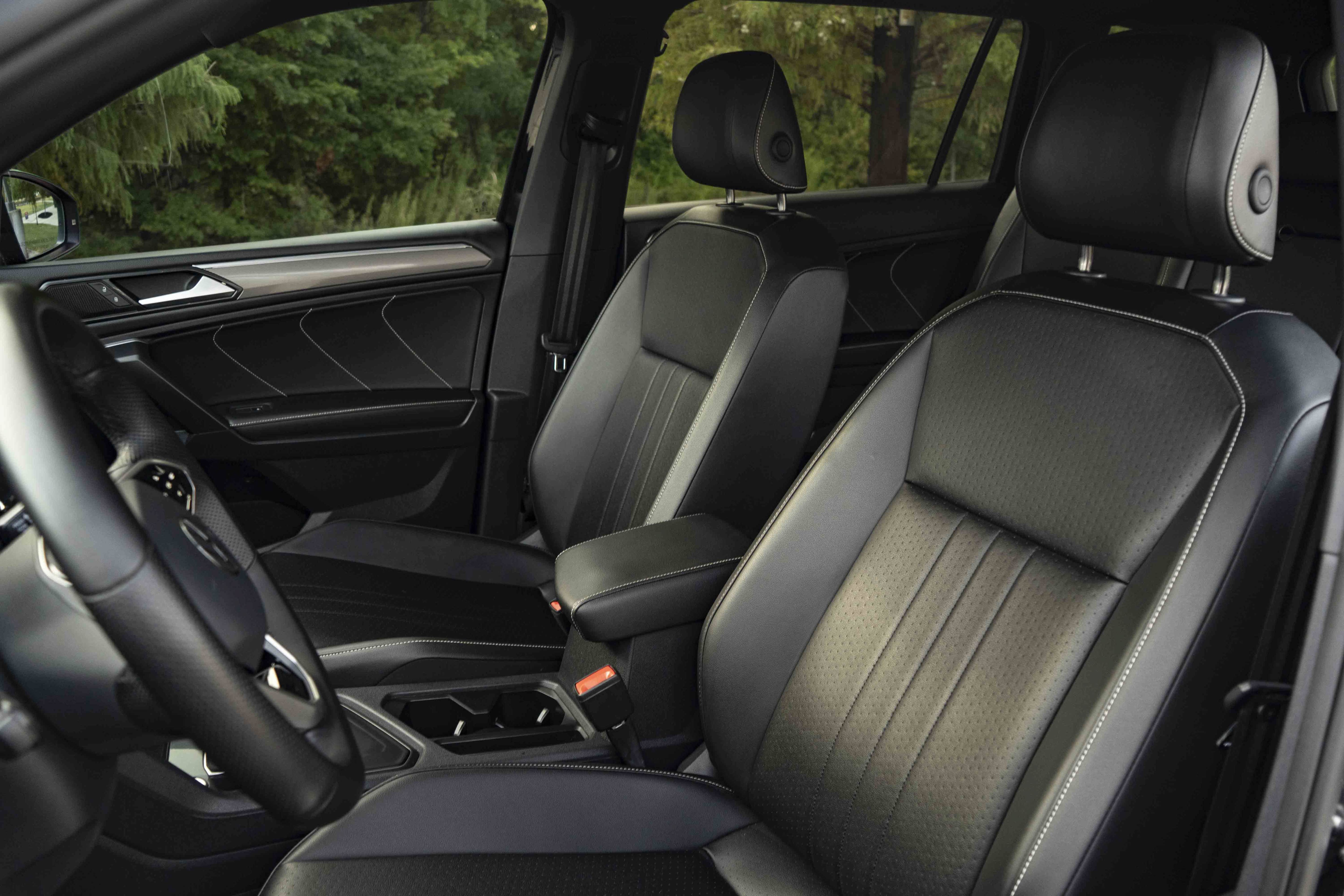 Certified 2023 Volkswagen Tiguan SE R-Line FWD image 14
