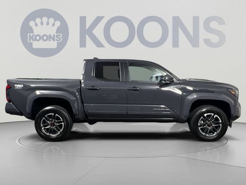 Used 2024 Toyota Tacoma TRD Sport AWD/4WD image 8