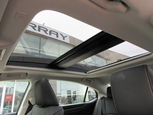 Used 2025 Lexus ES 350 w/ Premium Package image 17