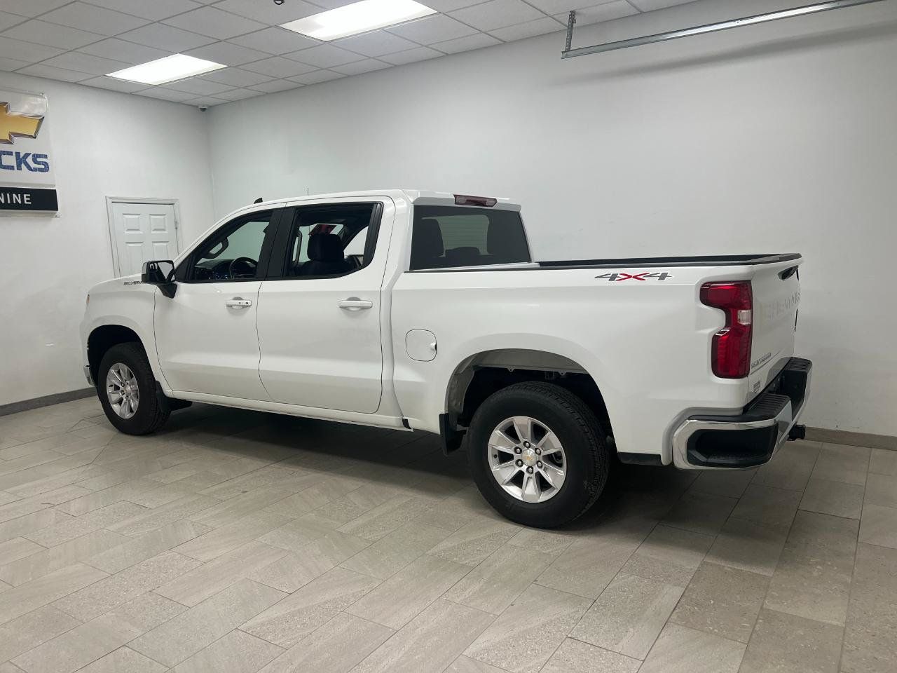 Used 2026 Chevrolet Silverado 1500 LT AWD/4WD image 10