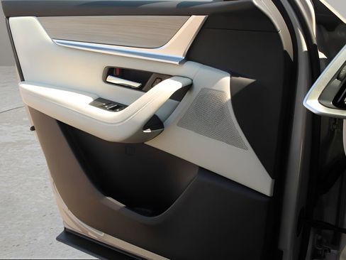 Used 2025 MAZDA CX-90 Plug-In Hybrid w/ Premium Plus image 18