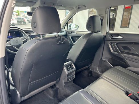 Used 2022 Volkswagen Tiguan SE AWD/4WD image 15
