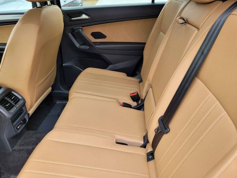Certified 2023 Volkswagen Tiguan SE FWD image 15