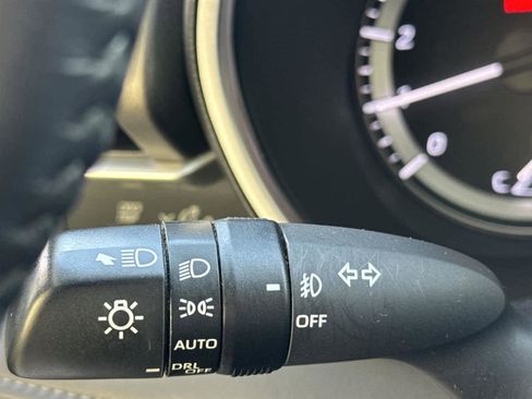 Used 2023 Toyota Highlander XLE image 28