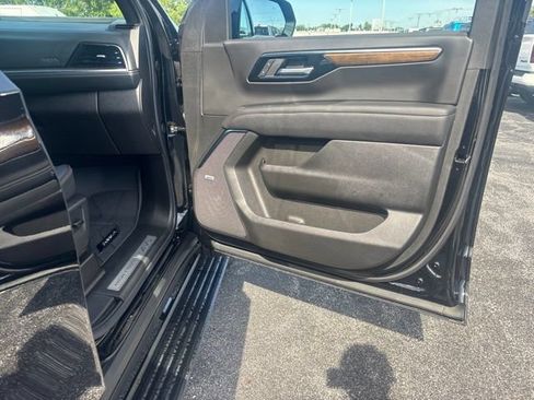 Used 2026 Chevrolet Suburban High Country AWD/4WD image 22
