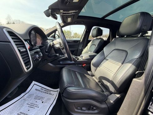 Used 2022 Porsche Cayenne AWD/4WD image 12