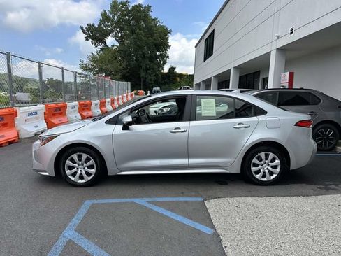 Used 2023 Toyota Corolla LE FWD image 2