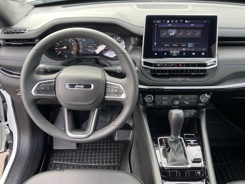 Used 2025 Jeep Compass Latitude w/ Altitude Special Edition AWD/4WD image 12