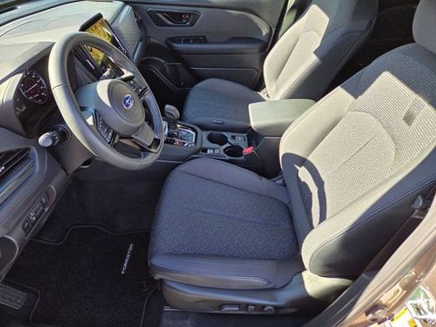 Used 2025 Subaru Forester Premium image 9