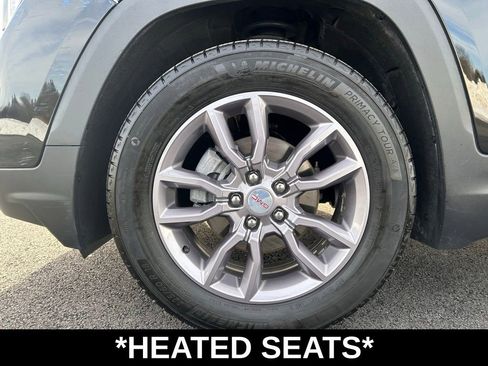 Used 2023 GMC Terrain SLT image 13