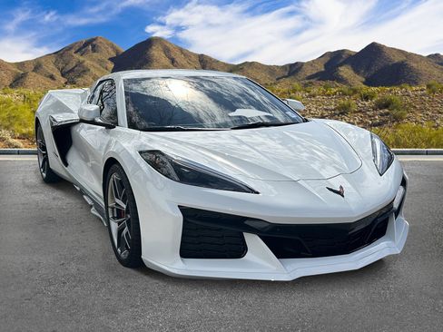 Used 2025 Chevrolet Corvette Z06 w/ Stealth Interior Trim Package RWD image 4