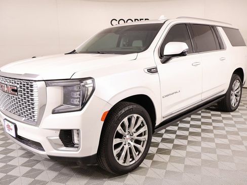 Used 2022 GMC Yukon XL Denali AWD/4WD image 10