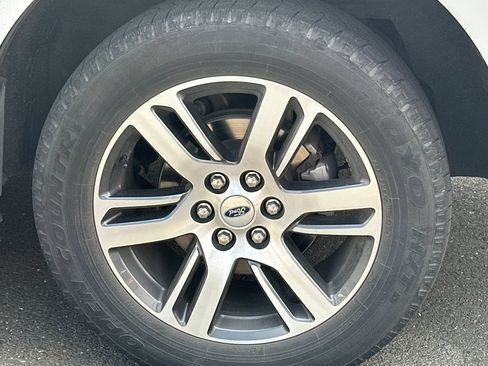 Used 2024 Ford Expedition Limited RWD image 4