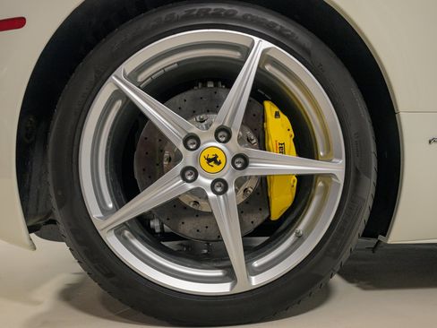 Used 2015 Ferrari 458 Spider RWD image 22