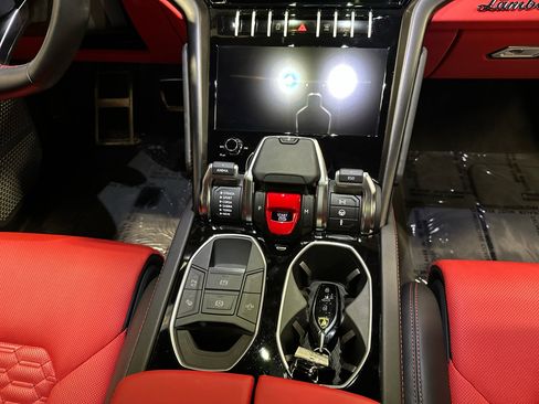 Used 2022 Lamborghini Urus image 20