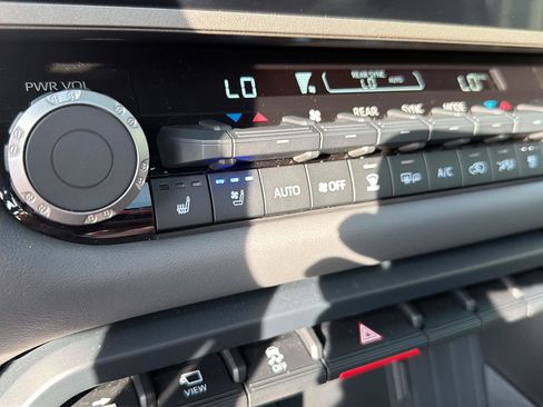 Used 2026 Toyota Sequoia Capstone AWD/4WD image 29