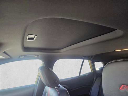 Used 2024 Chevrolet Trax RS w/ Sunroof Package image 14