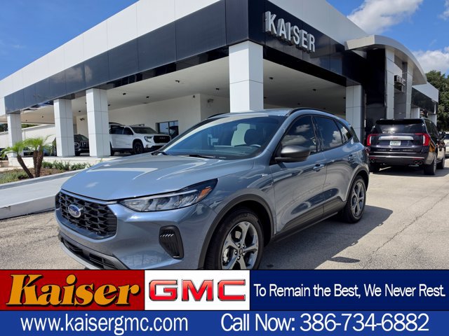 Used 2025 Ford Escape ST-Line w/ Tech Pack #1 FWD image 1
