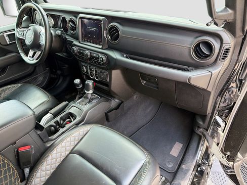 Used 2021 Jeep Gladiator Overland AWD/4WD image 11