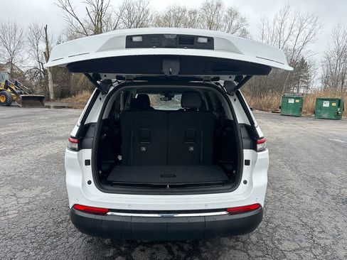 Used 2023 Jeep Grand Cherokee L Limited image 17