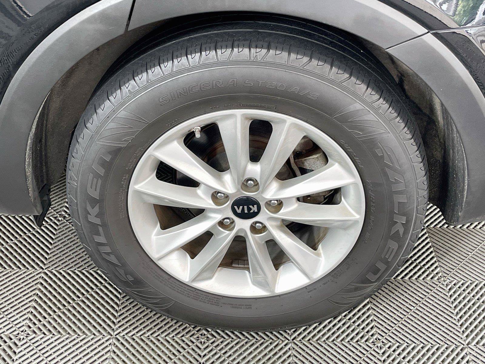 Used 2019 Kia Sorento L FWD image 33