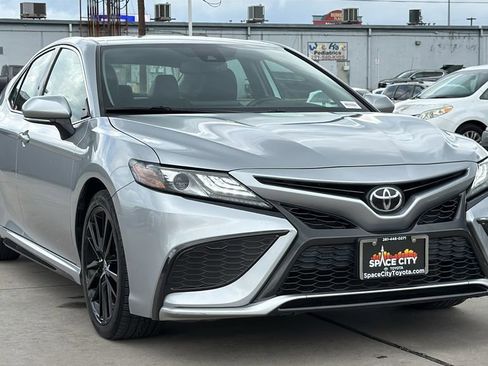 Used 2022 Toyota Camry XSE FWD image 7