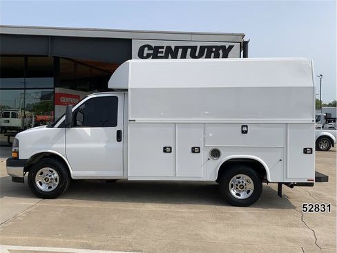 Used 2022 Chevrolet Express 3500 w/ Power Convenience Package RWD image 4