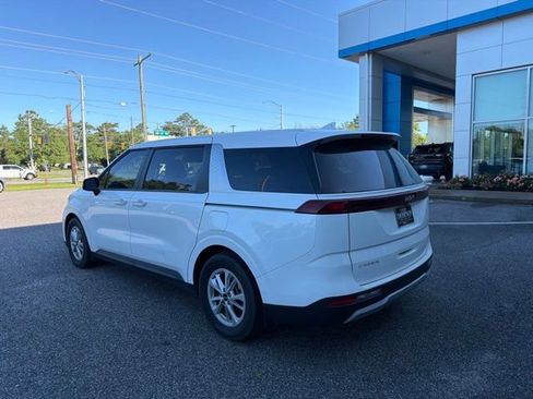 Used 2024 Kia Carnival LX FWD image 7