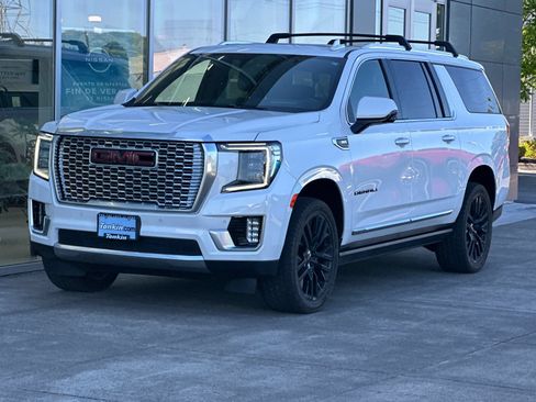 Used 2022 GMC Yukon XL Denali AWD/4WD image 7