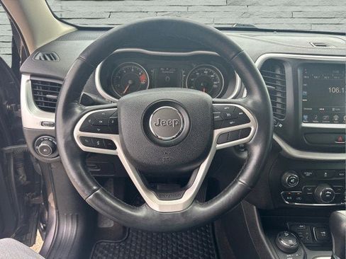 Used 2018 Jeep Cherokee Latitude Plus w/ Cold Weather Group image 10