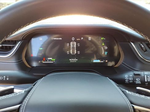 Used 2023 Jeep Grand Cherokee Overland w/ Luxury Tech Group IV image 21