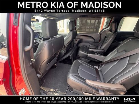 Used 2025 Chrysler Pacifica Select AWD/4WD image 25