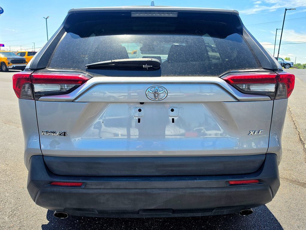 Used 2019 Toyota RAV4 XLE FWD image 5
