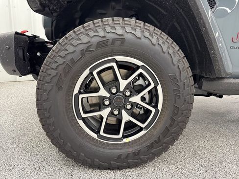 New 2025 Jeep Gladiator Rubicon image 9