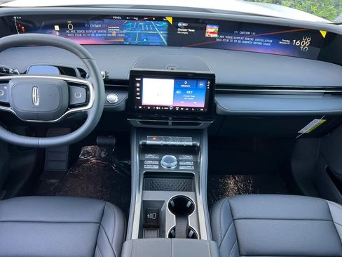 New 2026 Lincoln Nautilus Premier image 3