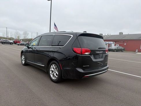 Used 2020 Chrysler Pacifica Limited FWD image 3